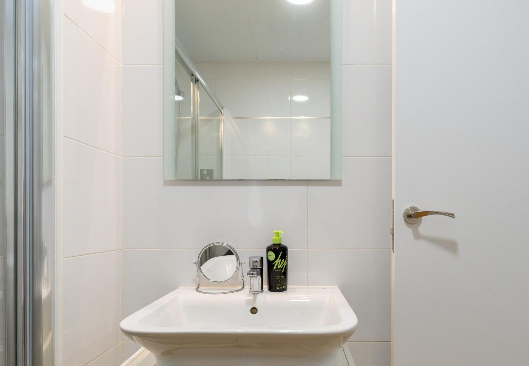 Limehome Madrid San Lorenzo Room photo
